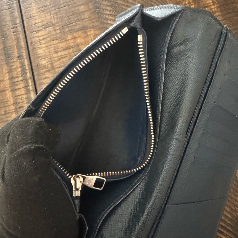 Louis Vuitton
Louis Vuitton Brazza wallet - Picture 14 of 17